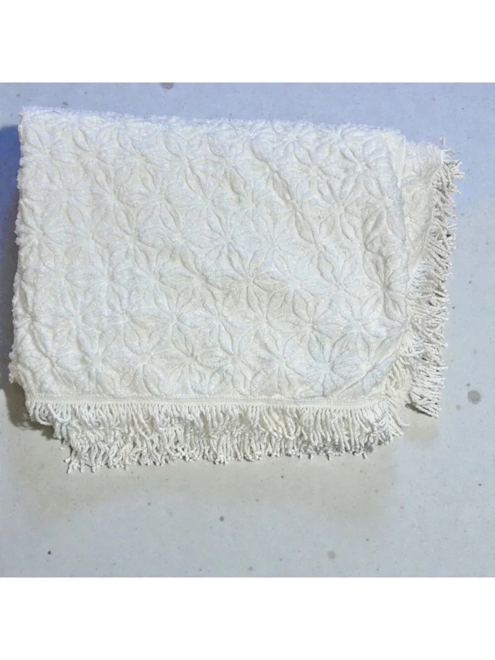 Hoffman White Chenille Daisy Floral Bedspread with Fringe Full or Queen